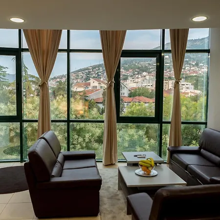 Aura Apartment *